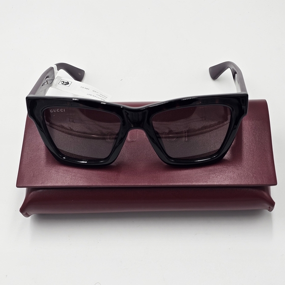 Gucci Black and Burgandy Sunglasses with Case. - Picture 1 of 8